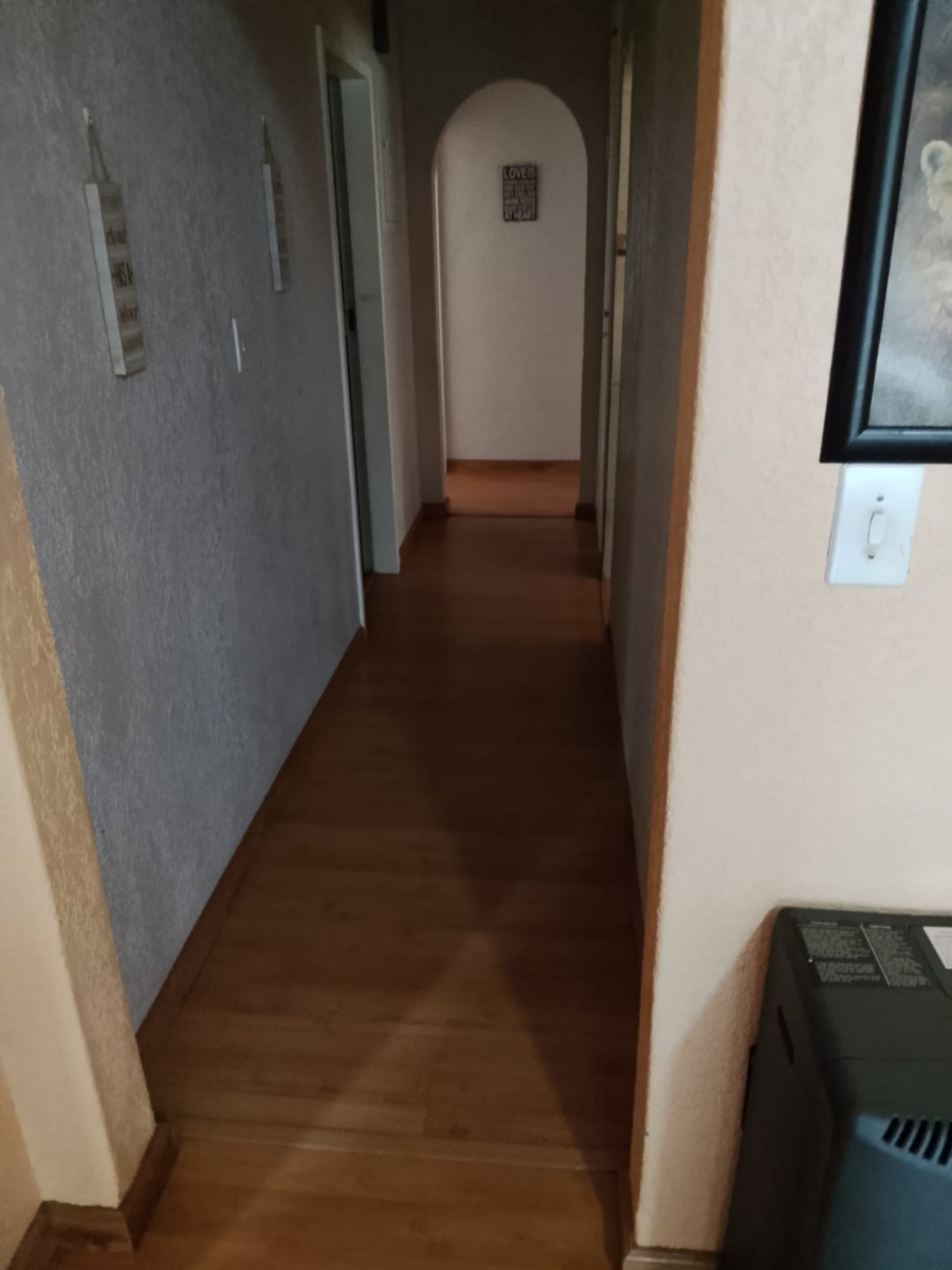 5 Bedroom Property for Sale in Lourenspark North West